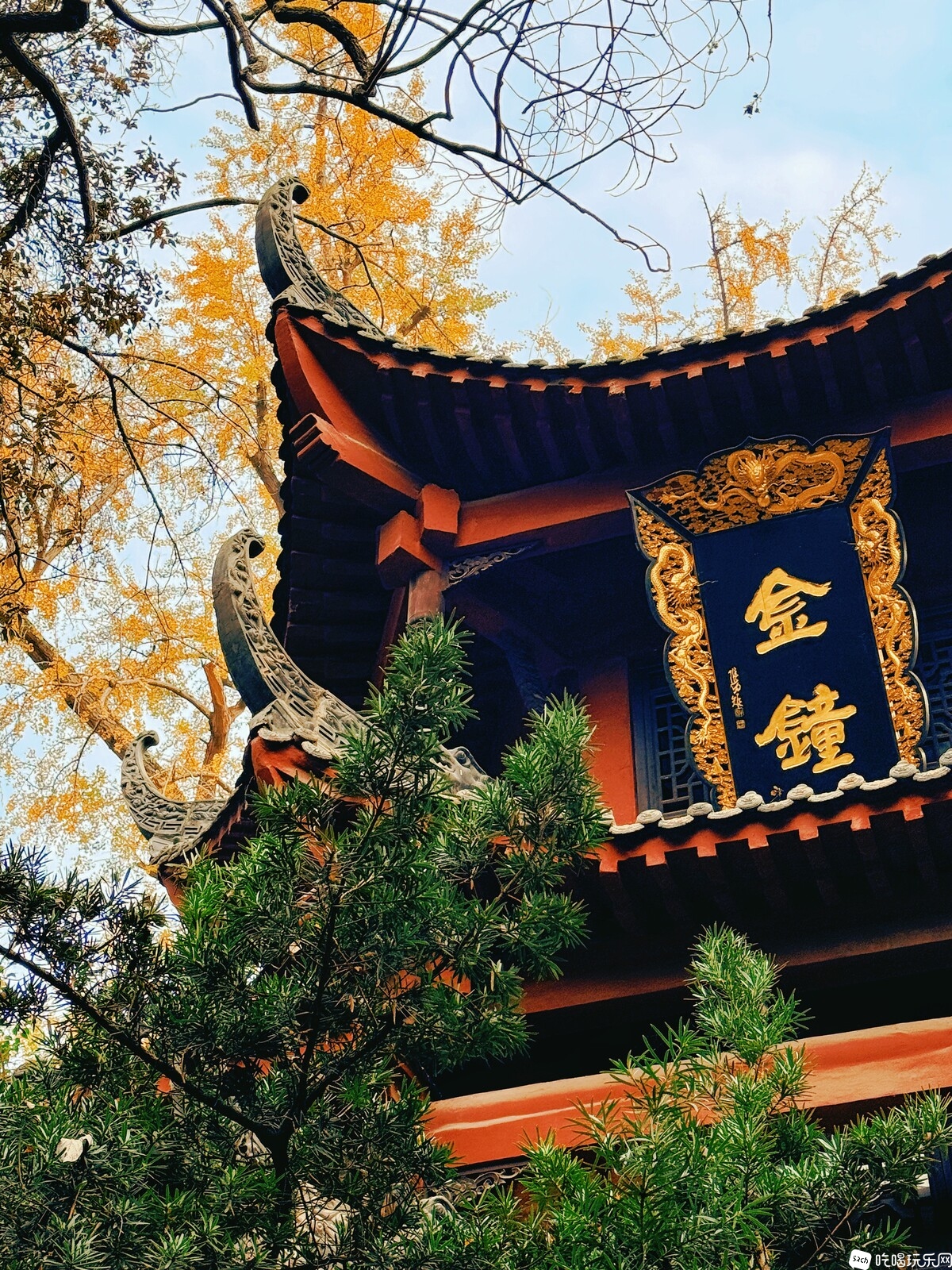 子龙家庙名垂史，离望石经天际紫-------游石经寺